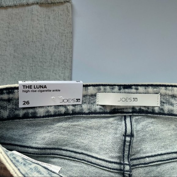 Joe’s Jeans Light Wash Frayed Cuff Skinny Jeans - Picture 3 of 8